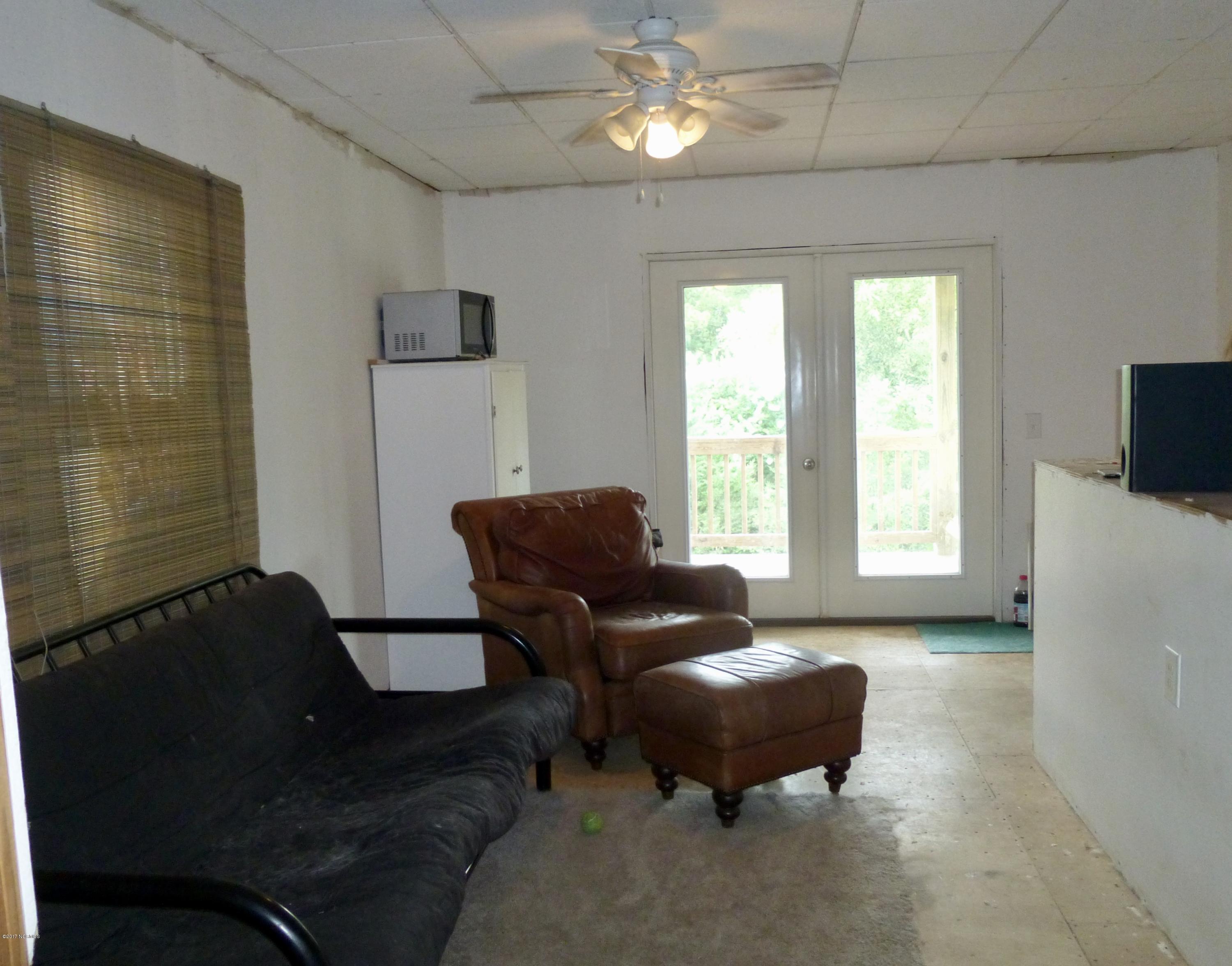 213 Shore Road Newport, NC 28570 - Photo 12 of 19 Bonus room