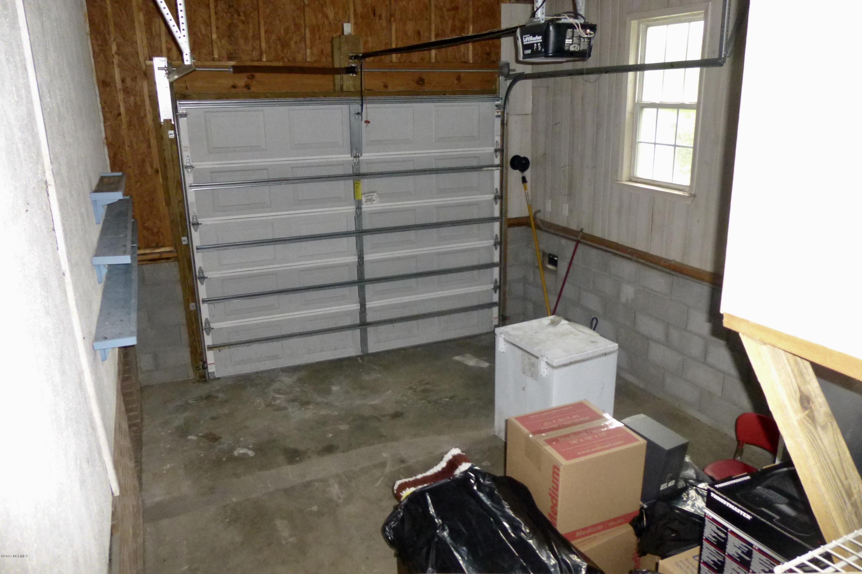 213 Shore Road Newport, NC 28570 - Photo 14 of 19 Attached garage
