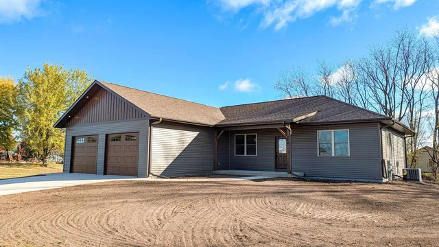 $470,000 | 775 Westmor Spring Green, Spring Green, WI 53588