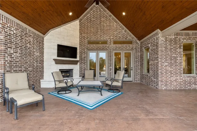 $2,100,000 | 5009 Trumpeter Swan Drive, College Station, TX 77845