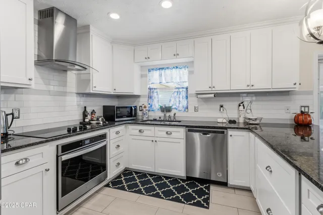 $398,000 | 305 Floyd Drive, Lynn Haven, FL 32444