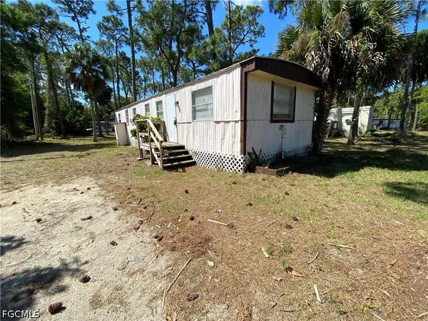$895 | 2045 Bahia Lane, North Fort Myers, FL 33917