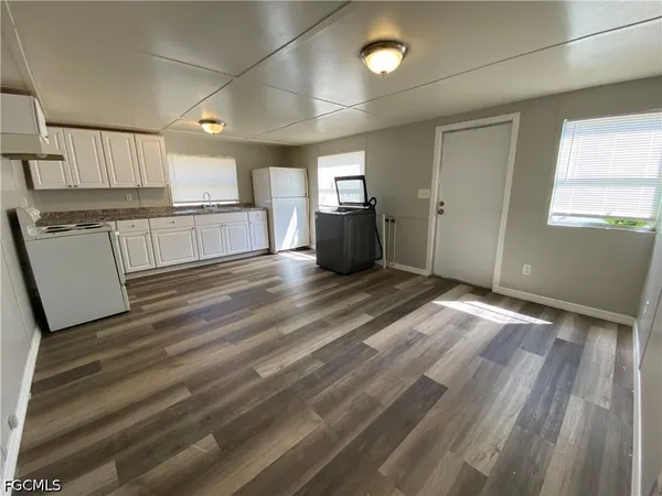 $895 | 2045 Bahia Lane, North Fort Myers, FL 33917