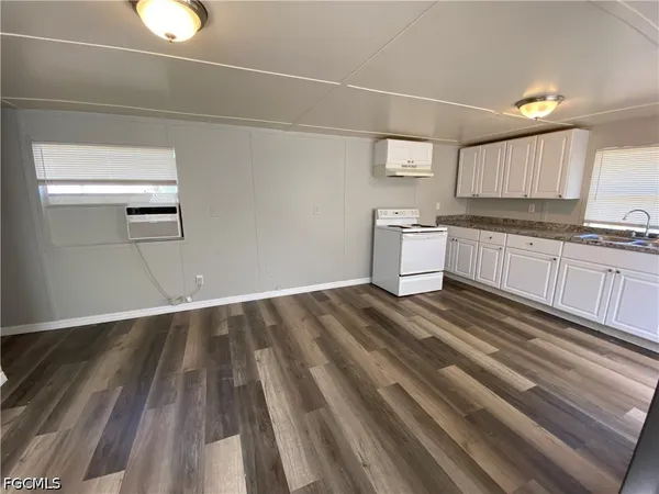 $895 | 2045 Bahia Lane, North Fort Myers, FL 33917