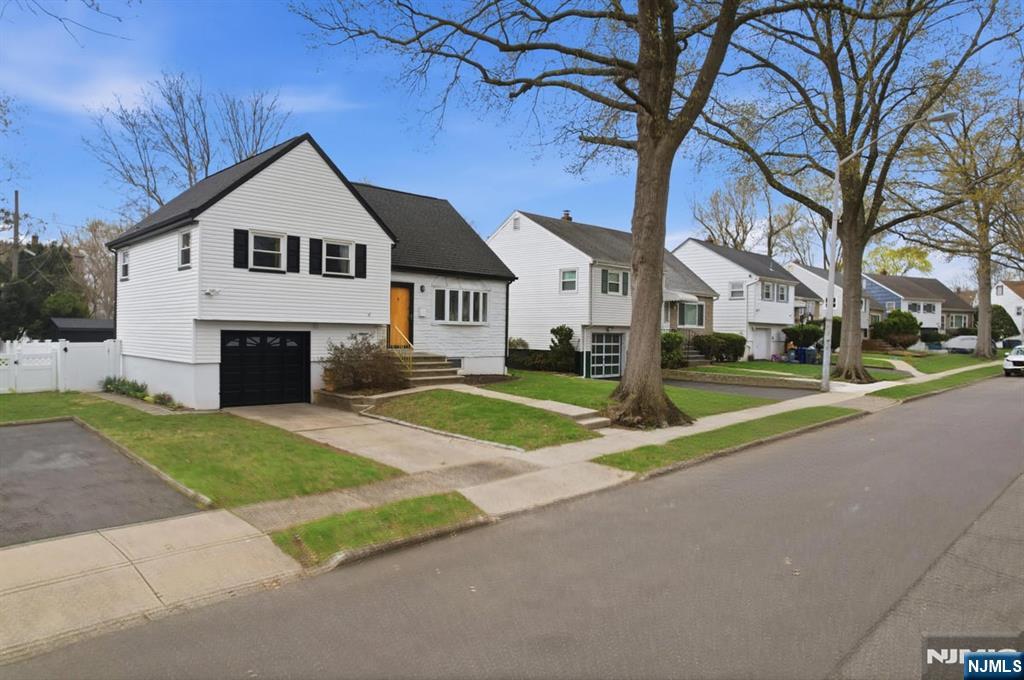51 Albert Terrace Bloomfield, NJ 07003 - Photo 3 of 38