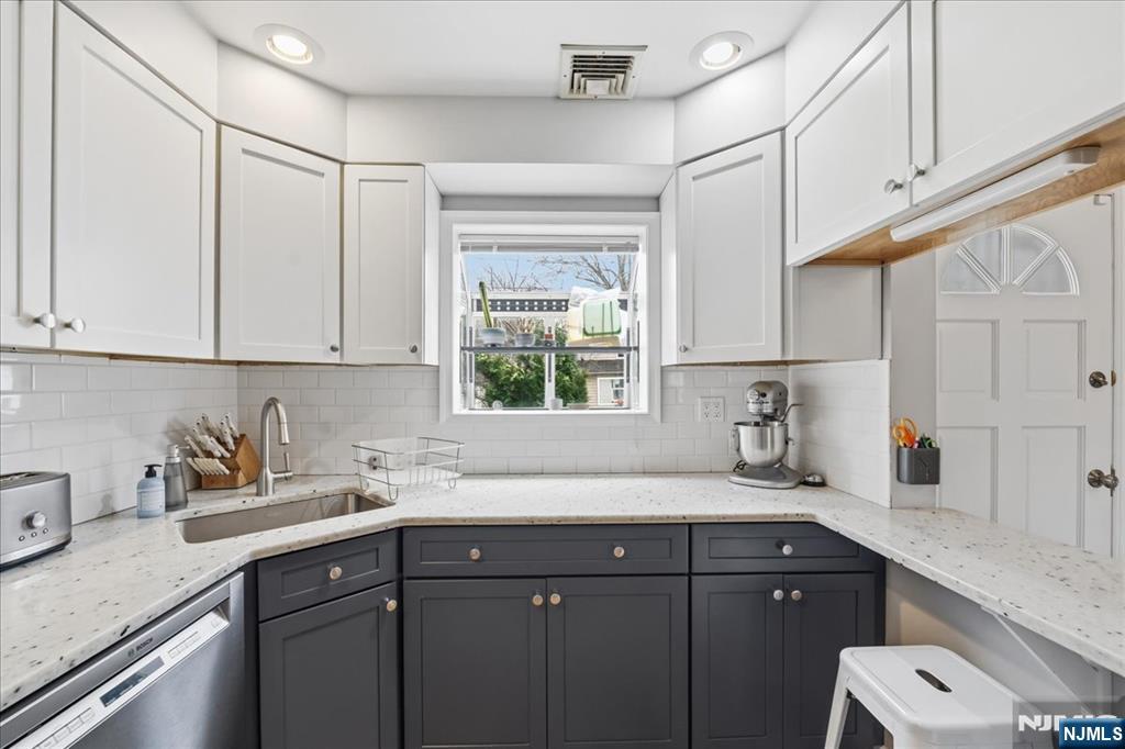 51 Albert Terrace Bloomfield, NJ 07003 - Photo 9 of 38