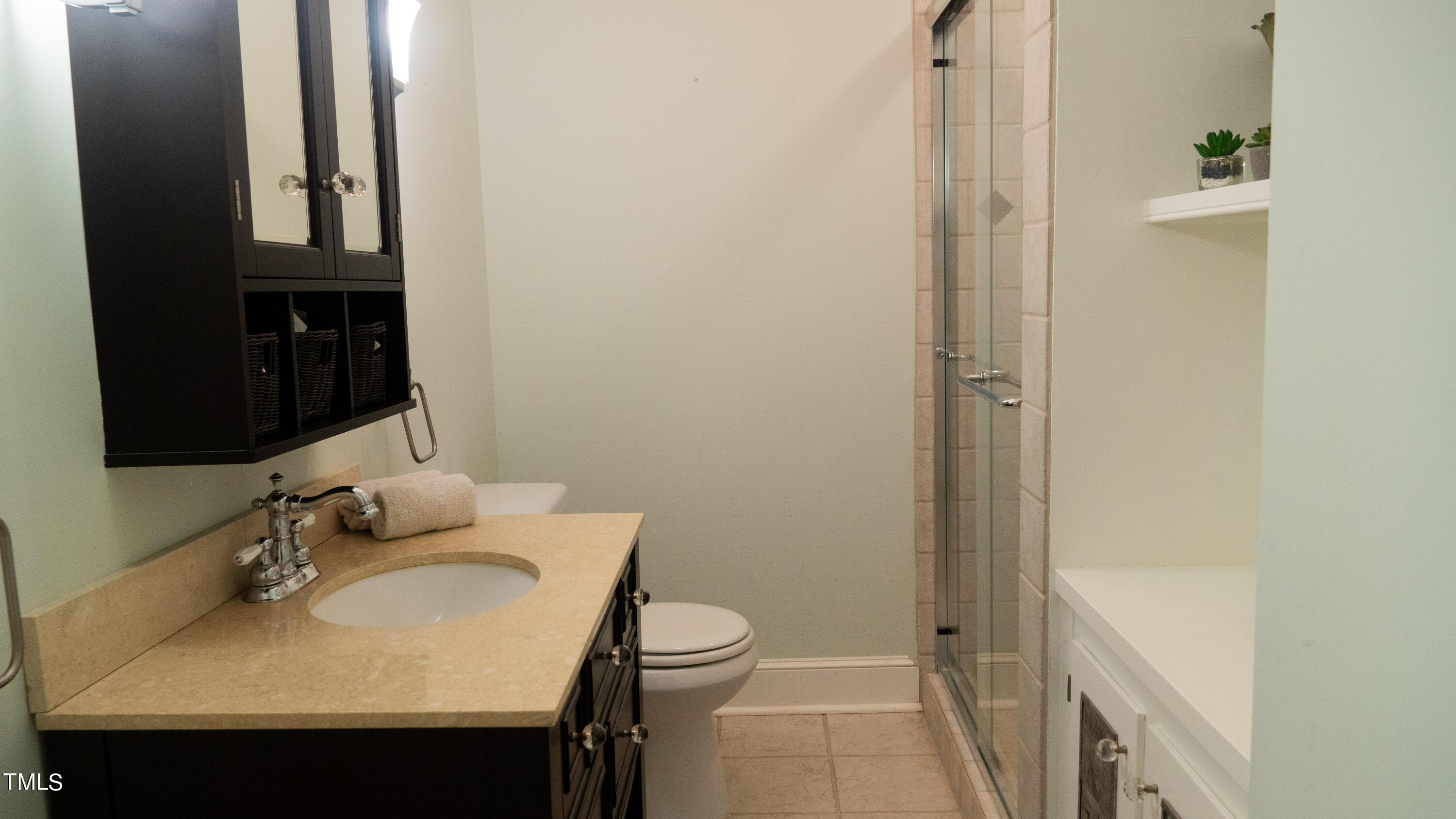 928 Windrow Lane Raleigh, NC 27603 - Photo 40 of 47 a bathroom with a sink and a mirror