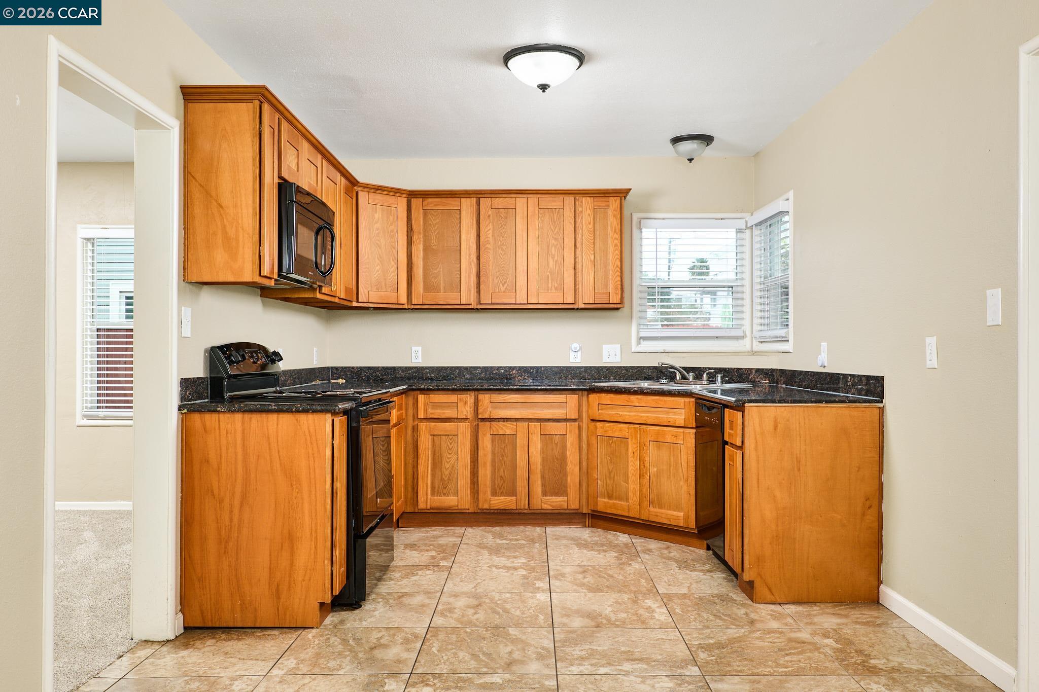 215 Roney Avenue Vallejo, CA 94590 - Photo 4 of 29