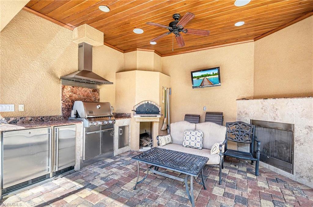 672 Fairway Terrace Naples, FL 34103 - Photo 26 of 40