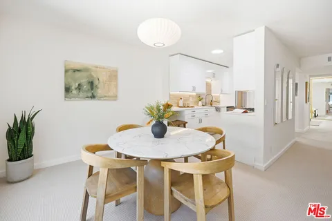$1,500,000 | 516 San Vicente Boulevard, Unit 206, Santa Monica, CA 90402