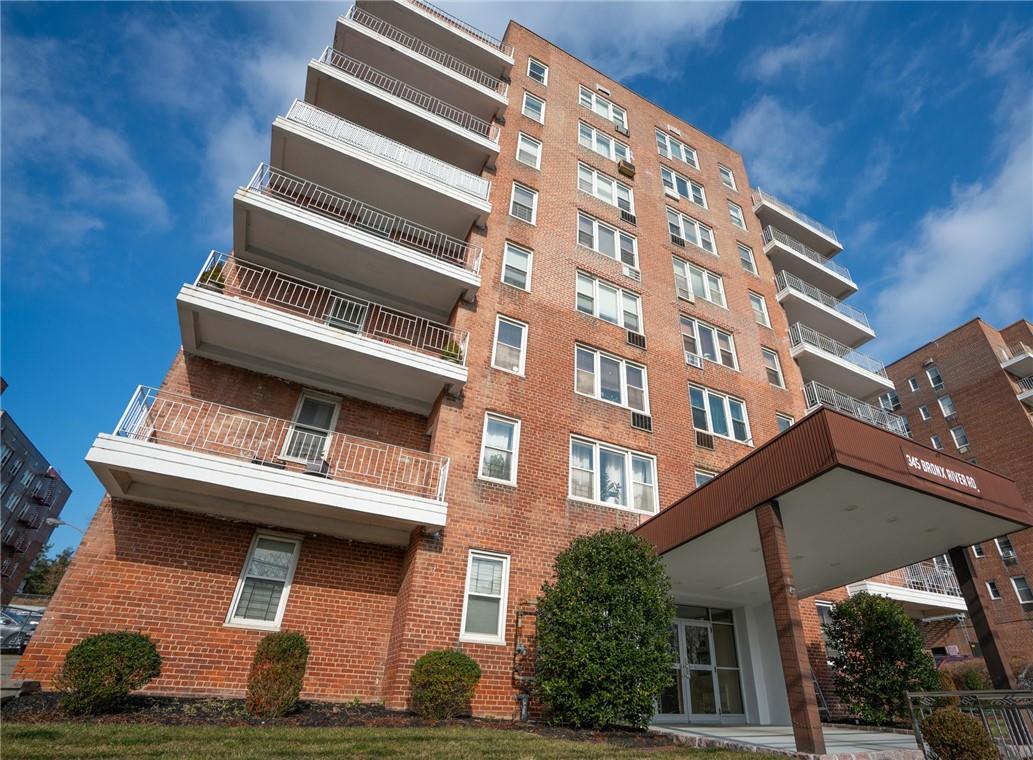 345 Bronx River Road, Unit 3F Yonkers, NY 10704 - Photo 1 of 1