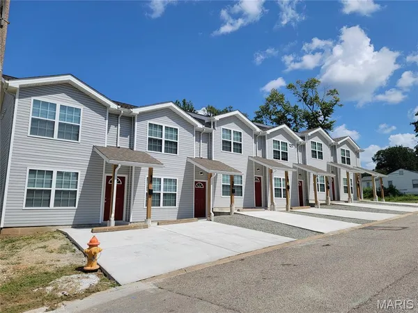 $1,600 | 127 Fermo Avenue, Unit 1, Ferguson, MO 63135