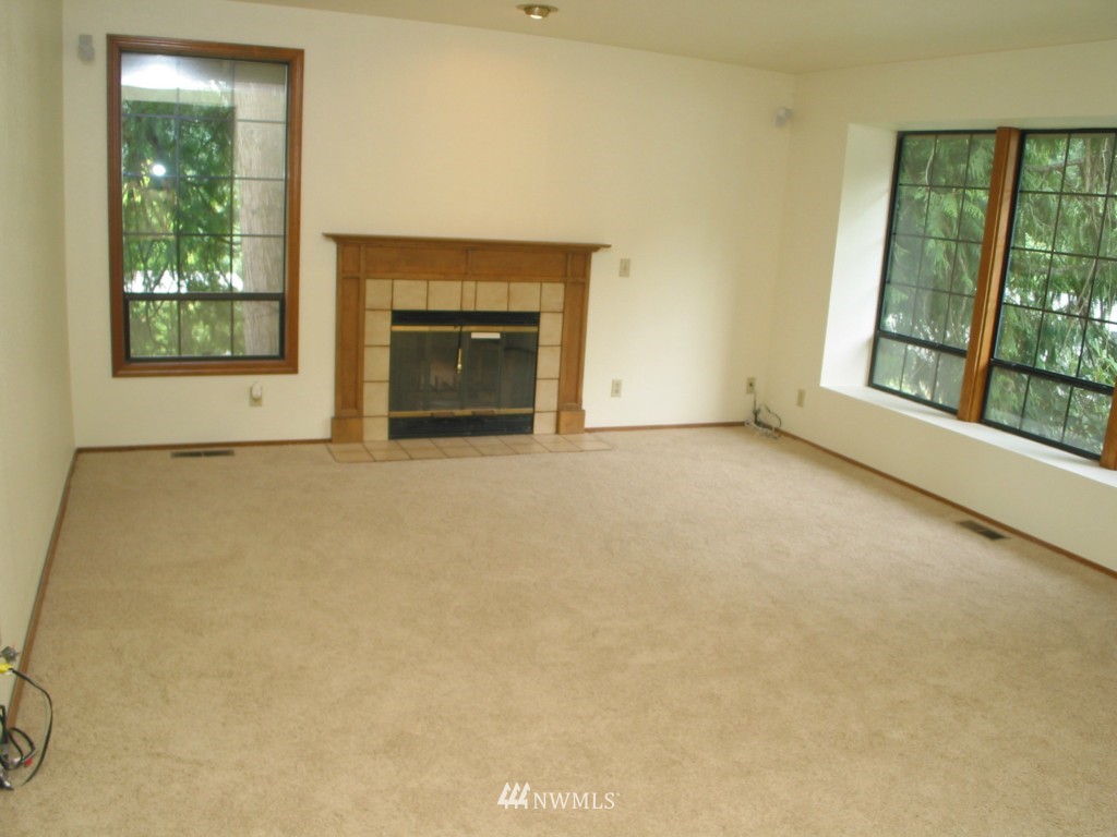 16121 Valhalla Drive Bothell, WA 98011 - Photo 2 of 8 Gallery Image 2