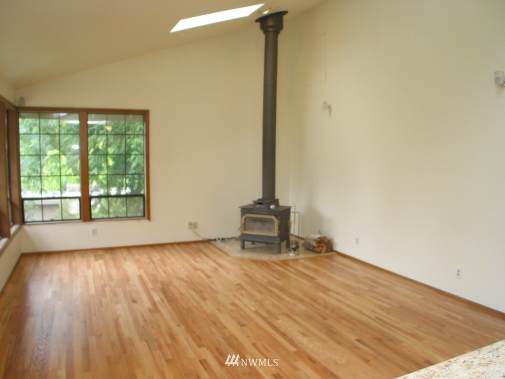 16121 Valhalla Drive Bothell, WA 98011 - Photo 4 of 8 Gallery Image 4