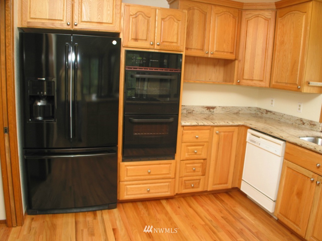 16121 Valhalla Drive Bothell, WA 98011 - Photo 6 of 8 Gallery Image 6