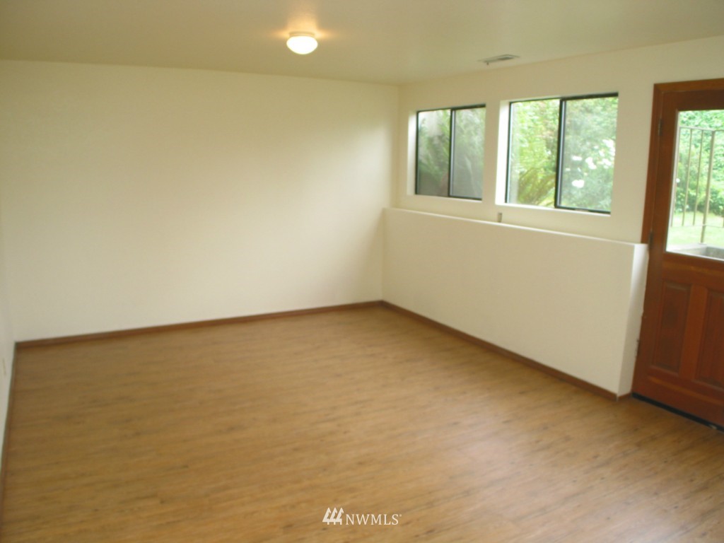 16121 Valhalla Drive Bothell, WA 98011 - Photo 7 of 8 Gallery Image 7