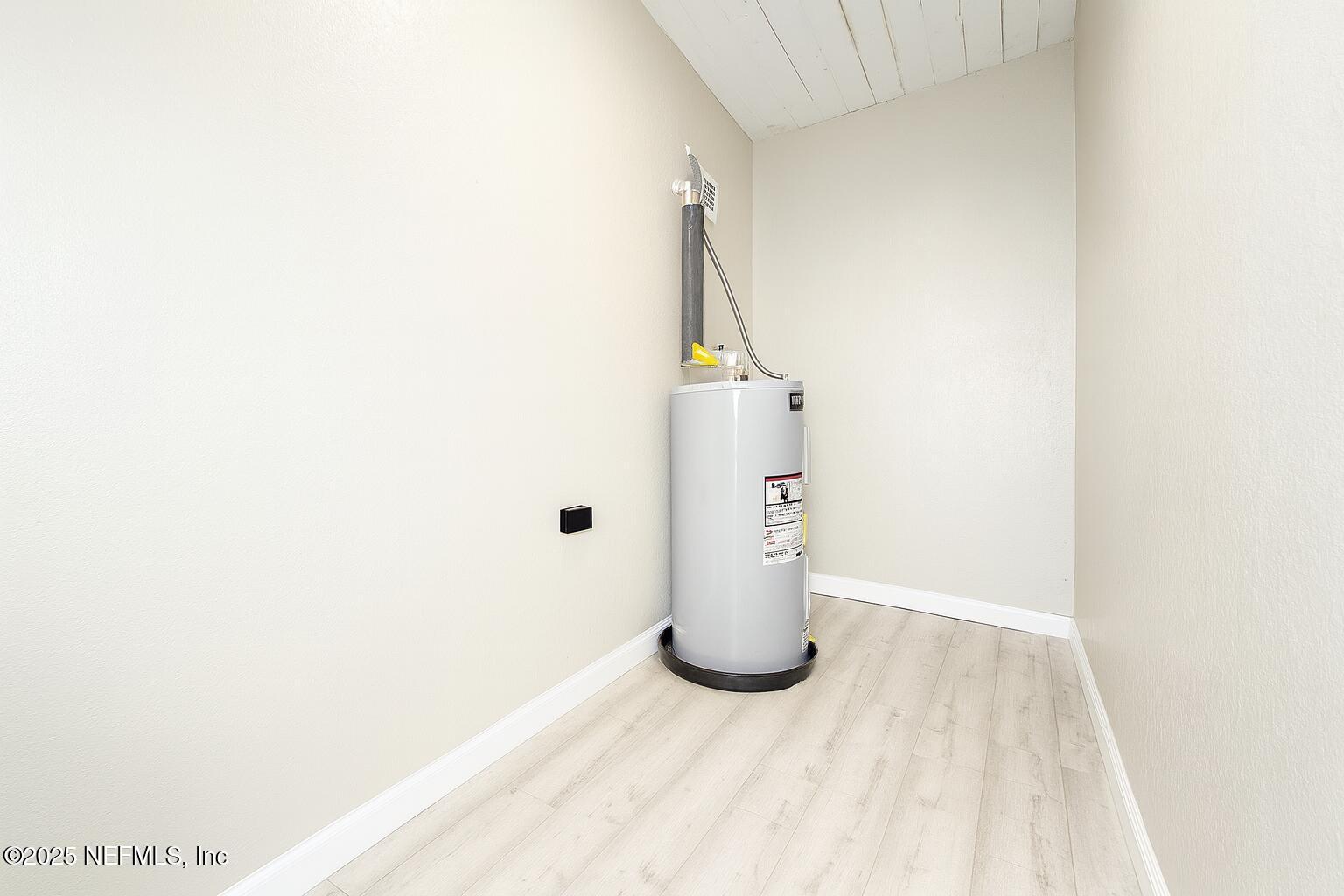 804 Westbrook Road Jacksonville, FL 32209 - Photo 12 of 23 a view of a room with wooden floor