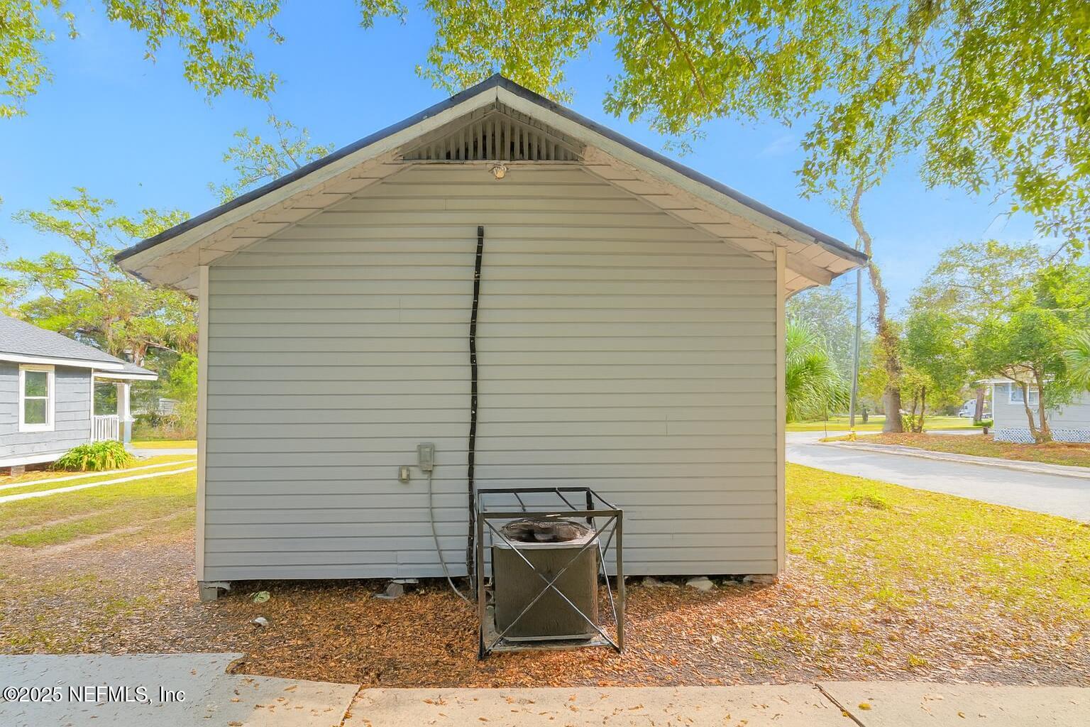 804 Westbrook Road Jacksonville, FL 32209 - Photo 5 of 23 a view of a patio with table and chairs and barbeque oven