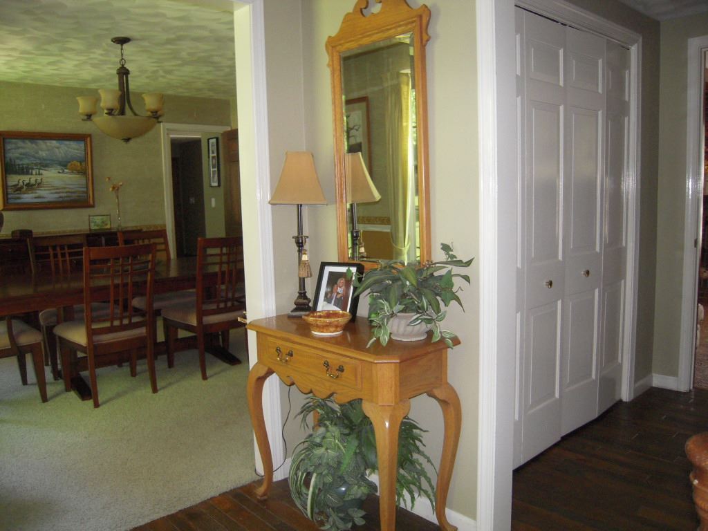 5521 Ridgemoor Court Rockford, IL 61107 - Photo 3 of 25 Gallery Image 3