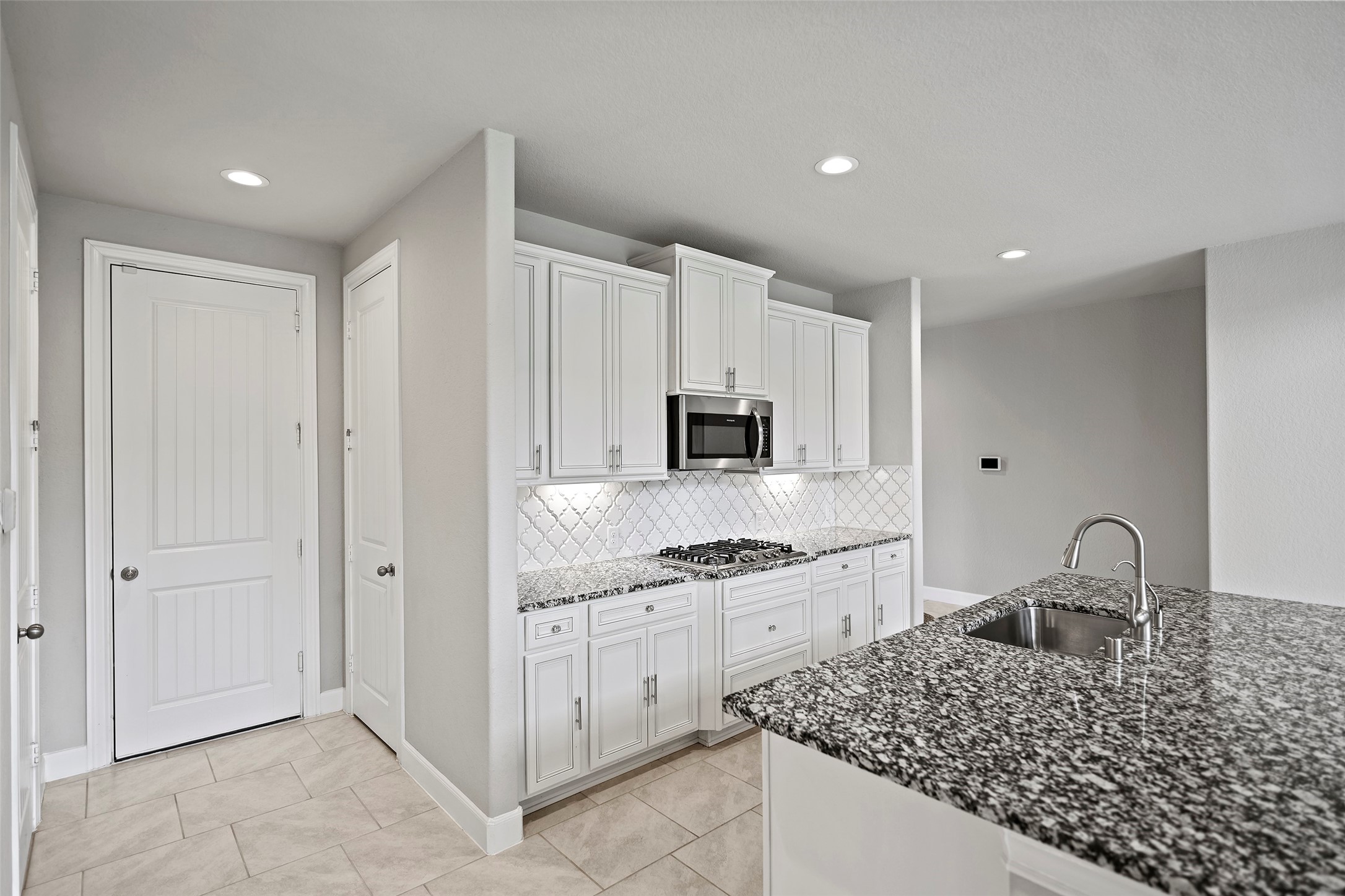 5839 Metaphor Way Rosenberg, TX 77469 - Photo 16 of 50 Chef inspired gourmet kitchen. Perfect for entertaining for large crowd.