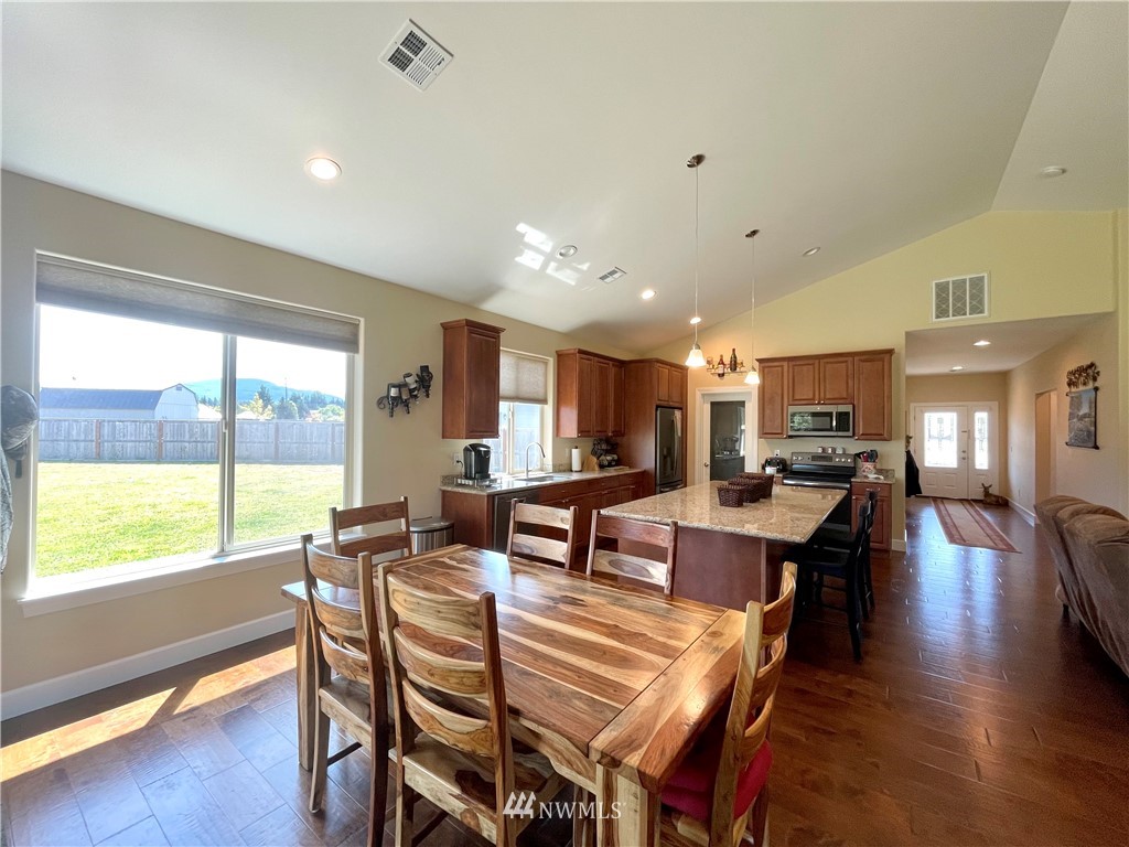 70 Ware Court Sequim, WA 98382 - Photo 7 of 40