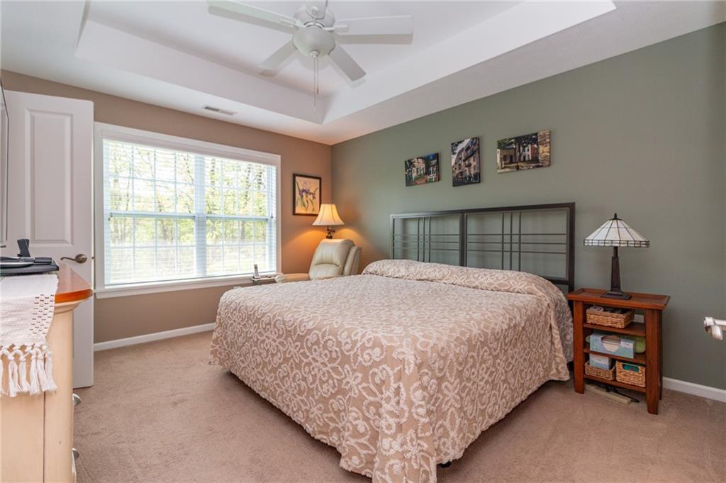 425 Chestnut Lane Apollo, PA 15613 - Photo 21 of 48 a bedroom with a large bed and a window