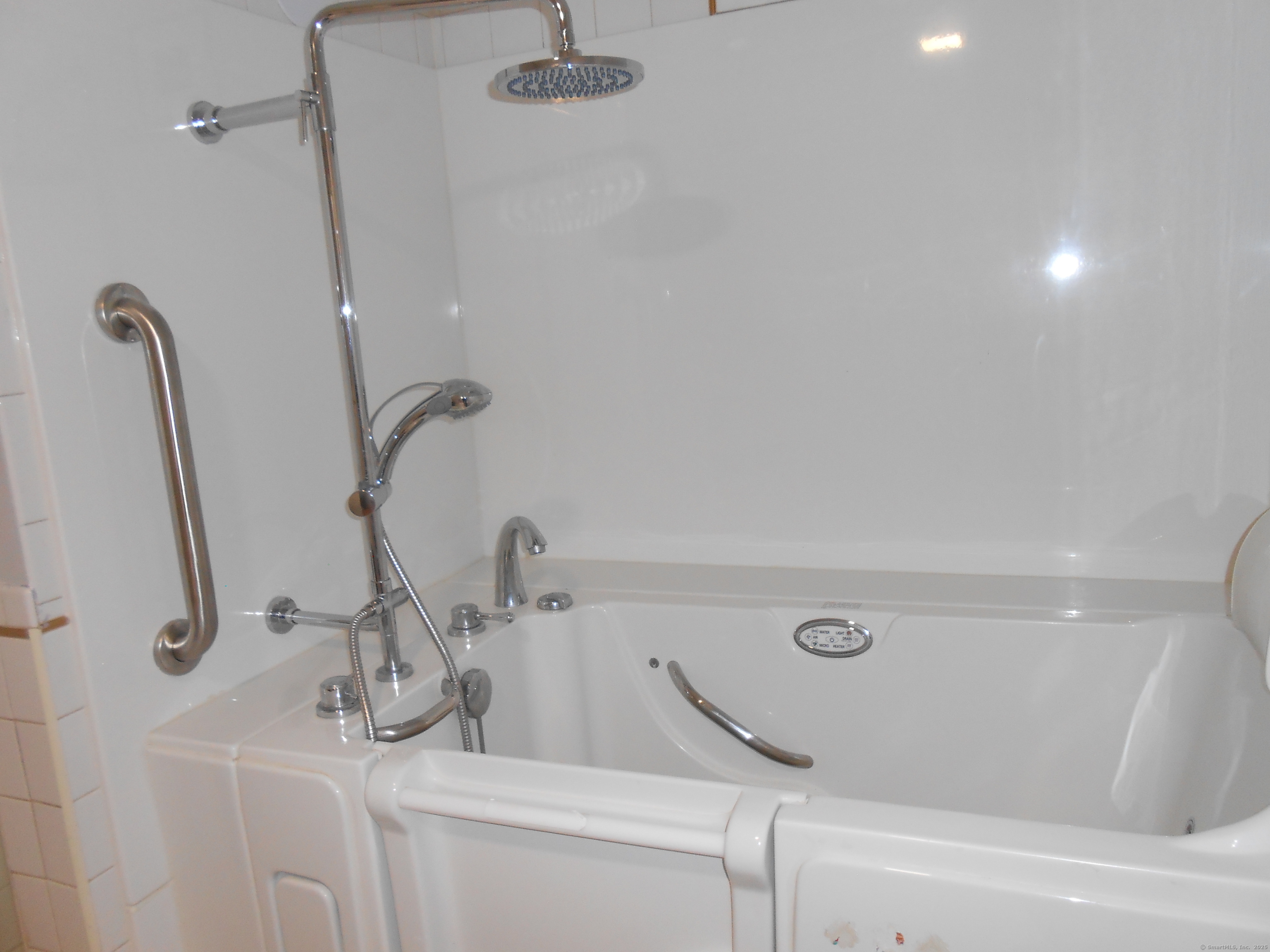 631 Whalley Avenue New Haven, CT 06511 - Photo 13 of 28 a bathroom with a sink and a mirror