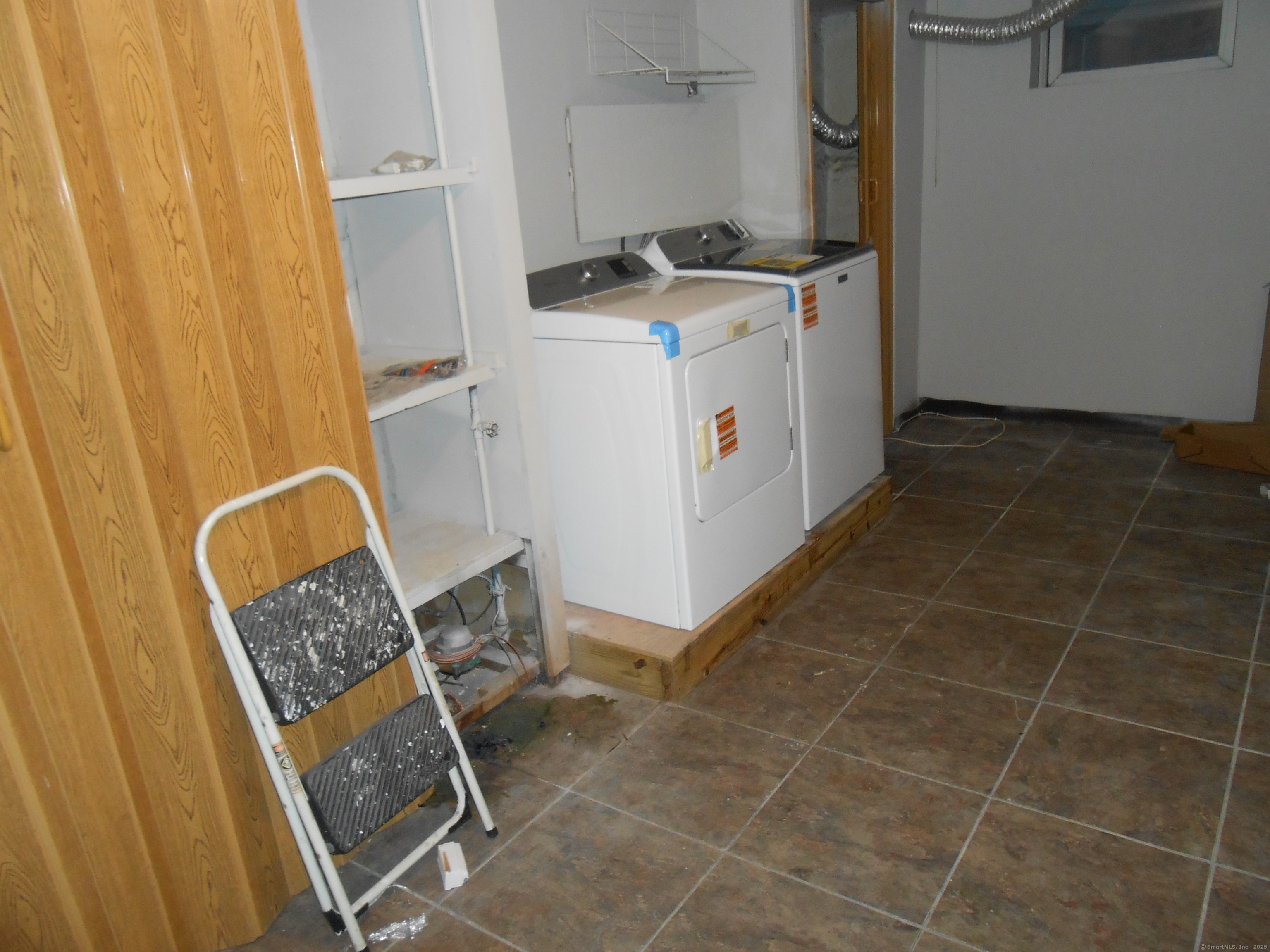 631 Whalley Avenue New Haven, CT 06511 - Photo 20 of 28 a utility room with dryer and washer
