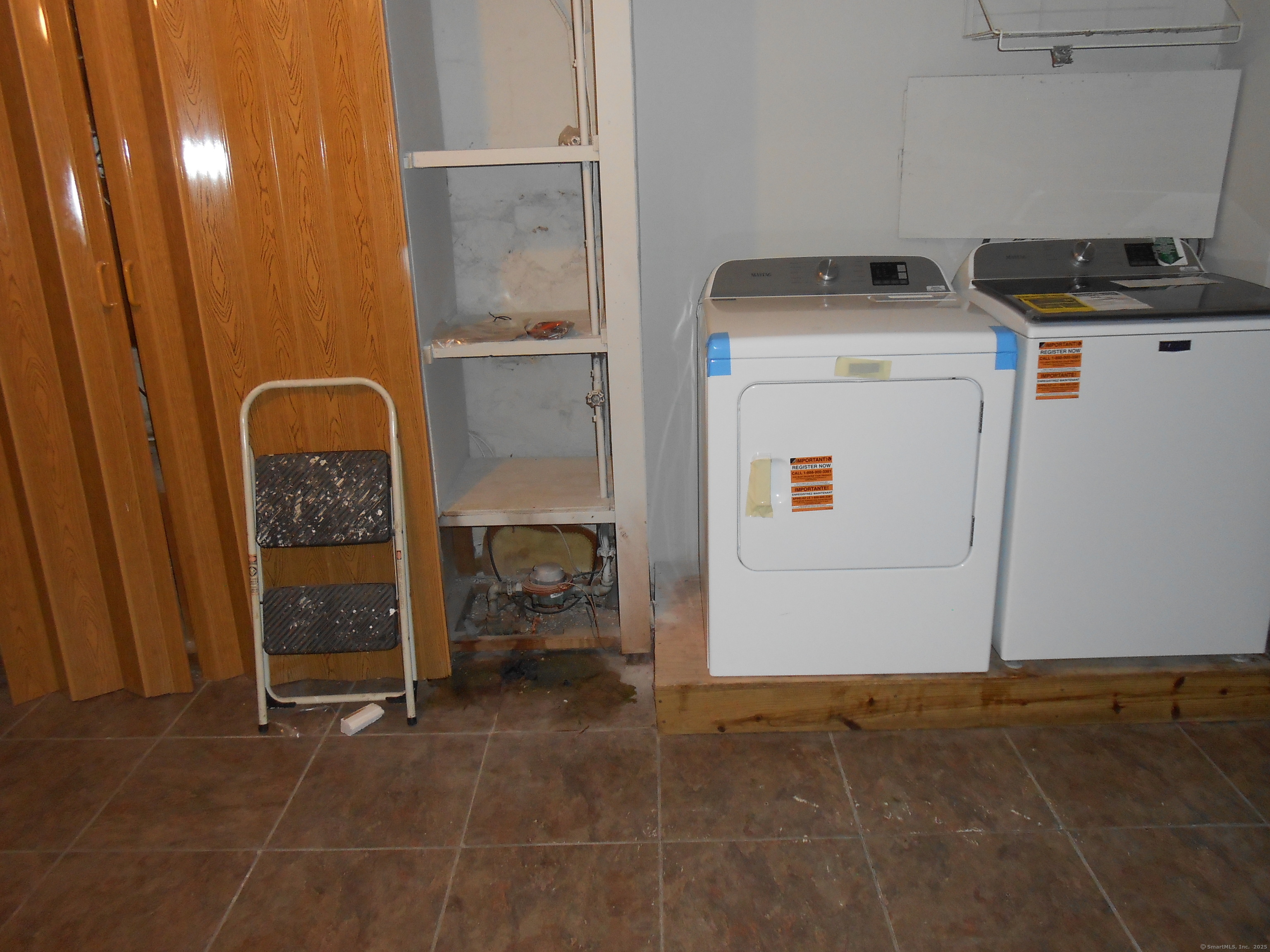 631 Whalley Avenue New Haven, CT 06511 - Photo 21 of 28 a utility room with dryer and washer
