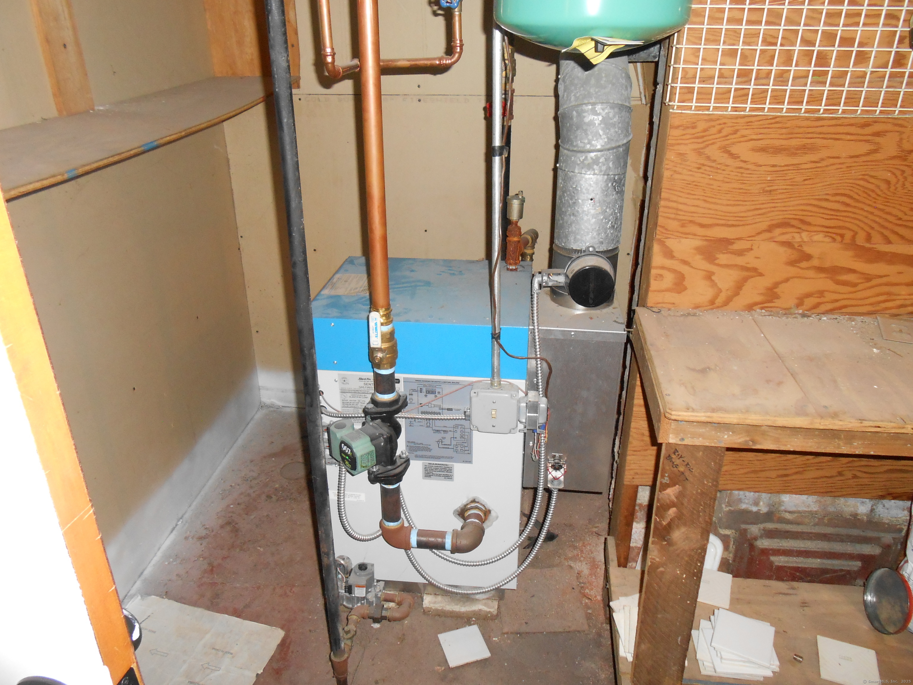 631 Whalley Avenue New Haven, CT 06511 - Photo 22 of 28 a picture of a bathroom with a shower