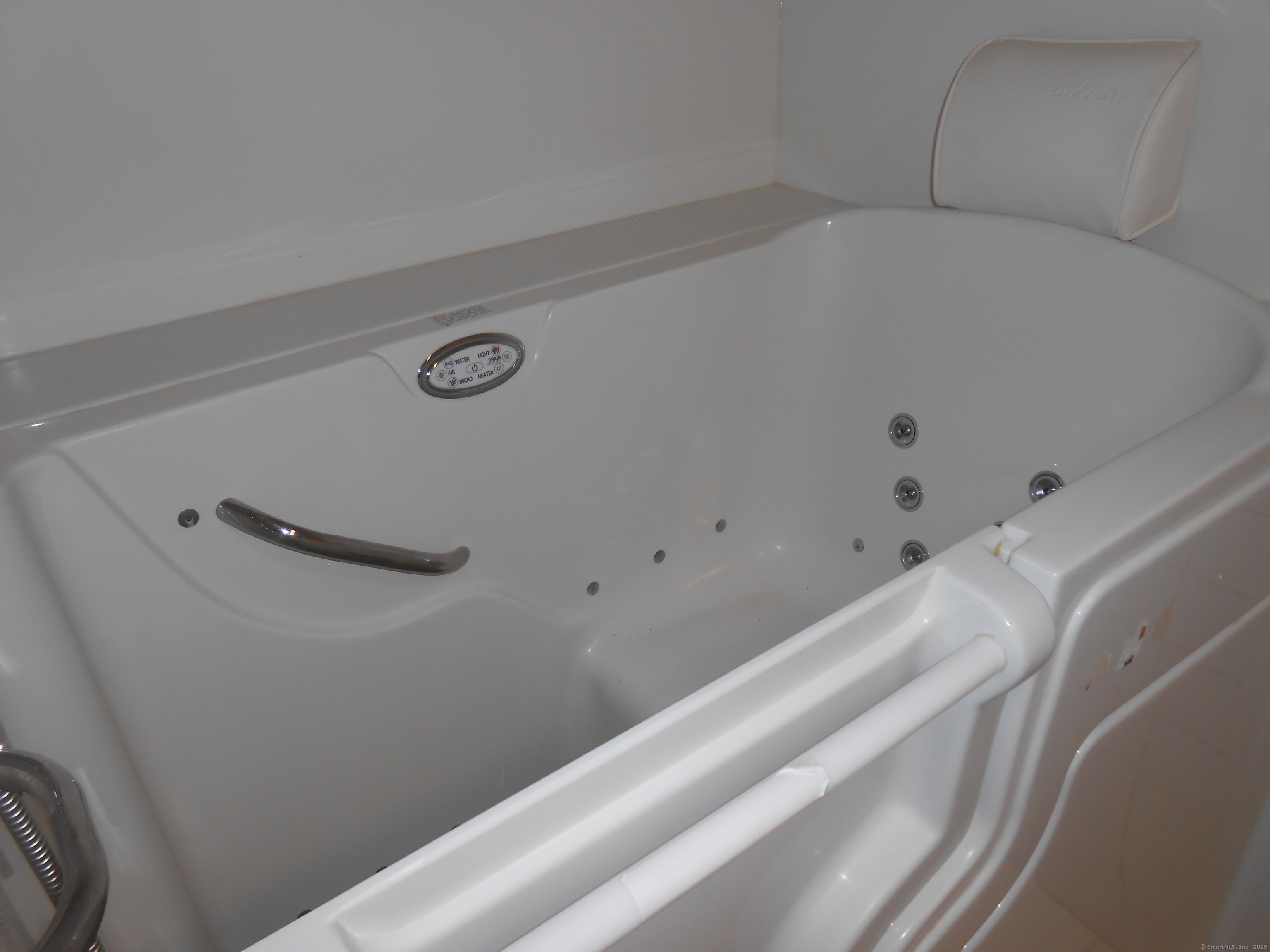 631 Whalley Avenue New Haven, CT 06511 - Photo 25 of 28 a view of a closet