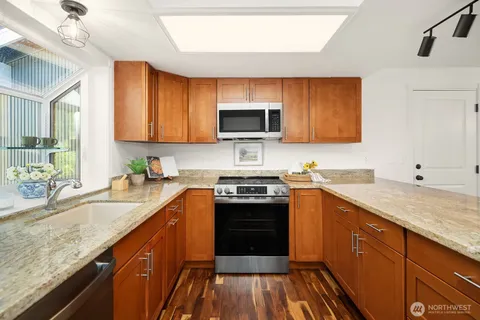 $1,298,000 | 3023 255th Avenue Southeast, Sammamish, WA 98075