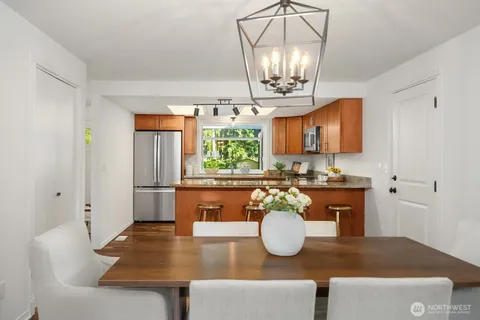 $1,298,000 | 3023 255th Avenue Southeast, Sammamish, WA 98075