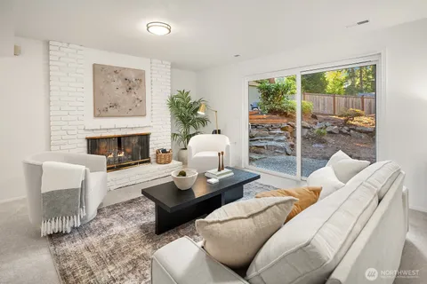 $1,298,000 | 3023 255th Avenue Southeast, Sammamish, WA 98075