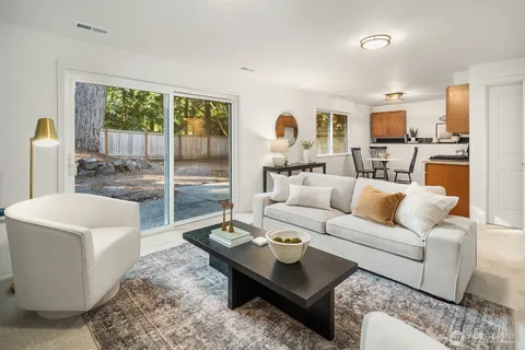 $1,298,000 | 3023 255th Avenue Southeast, Sammamish, WA 98075