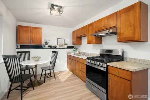 $1,298,000 | 3023 255th Avenue Southeast, Sammamish, WA 98075