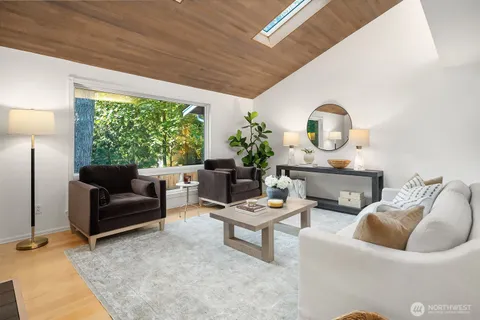 $1,298,000 | 3023 255th Avenue Southeast, Sammamish, WA 98075