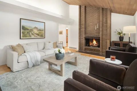 $1,298,000 | 3023 255th Avenue Southeast, Sammamish, WA 98075