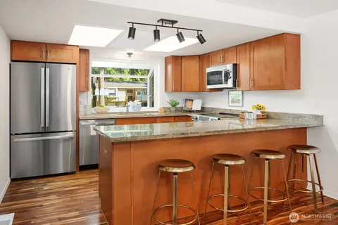 $1,298,000 | 3023 255th Avenue Southeast, Sammamish, WA 98075