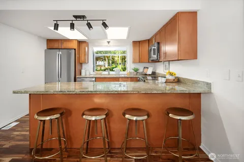 $1,298,000 | 3023 255th Avenue Southeast, Sammamish, WA 98075