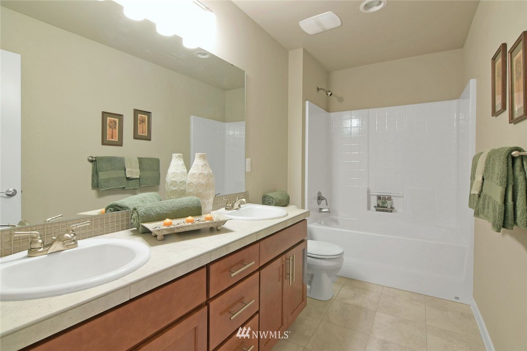 1607 170th Street Southeast Bothell, WA 98012 - Photo 12 of 17