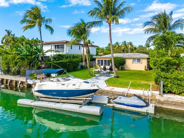 $3,275,000 | 700 South Shore Drive, Miami Beach, FL 33141