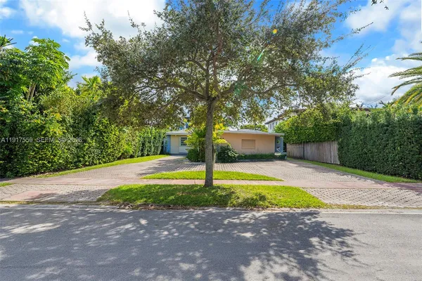 $3,275,000 | 700 South Shore Drive, Miami Beach, FL 33141