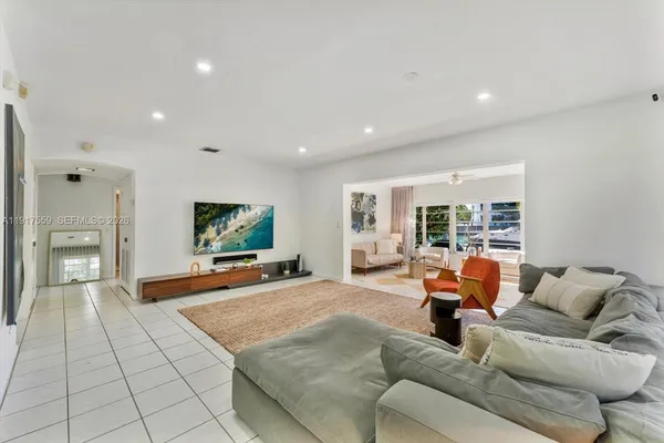 $3,275,000 | 700 South Shore Drive, Miami Beach, FL 33141