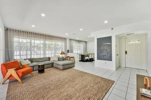 $3,275,000 | 700 South Shore Drive, Miami Beach, FL 33141