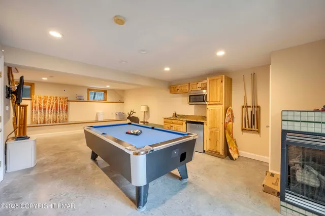 a view of an outdoor space