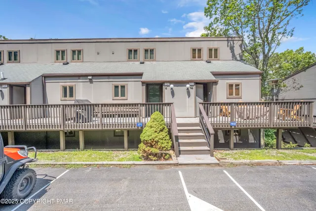 $439,900 | 171 Upper Village Way, Tannersville, PA 18372