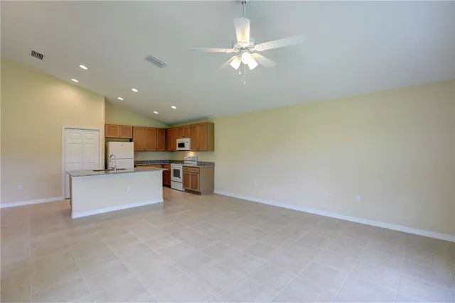 $2,200 | 8186 104th Avenue, Vero Beach, FL 32967