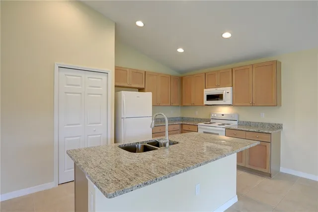 $2,200 | 8186 104th Avenue, Vero Beach, FL 32967