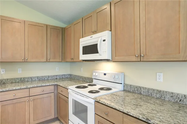 $2,200 | 8186 104th Avenue, Vero Beach, FL 32967